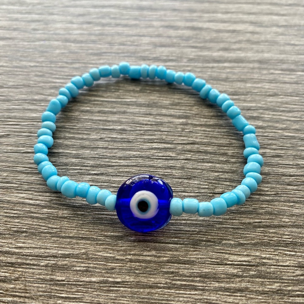 Women’s blue evil eye bracelet.  One size